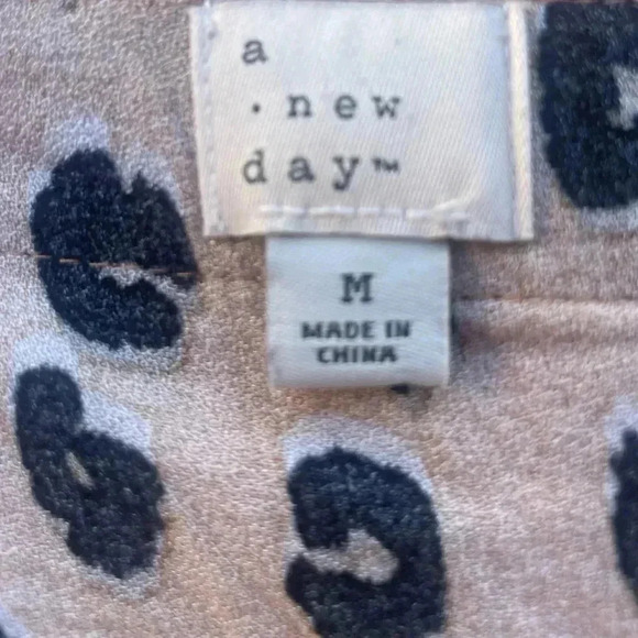 A New Day Leopard Animal Print Camisole Tank Top Blouse Size M preloved - Picture 5 of 6